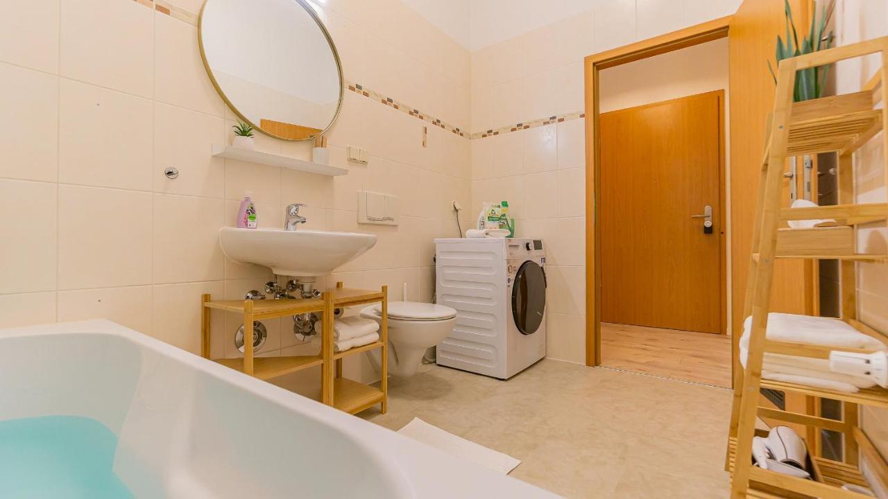 Cityapartment - 53 M², 2 Zimmer, Zentral, Netflix, Kueche, Waschmaschine Cottbus Exterior photo